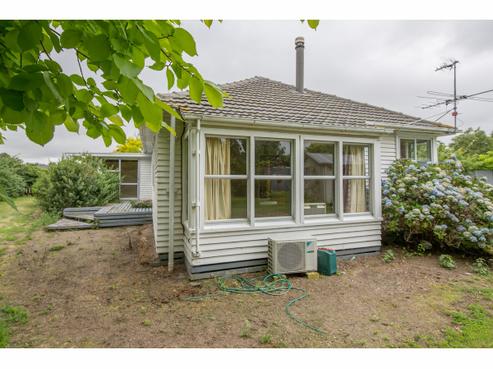 4 King Street, Chertsey
