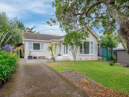 122 Renown Road, Raumati South
