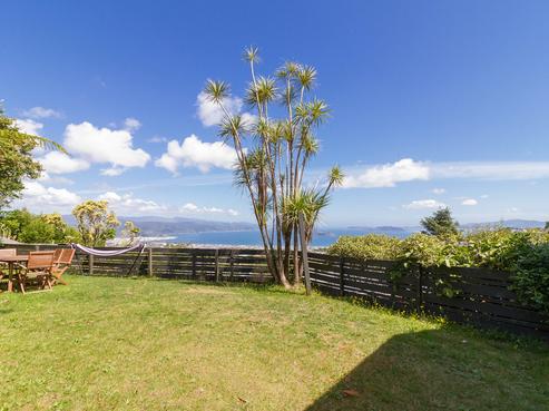6 Honeysuckle Grove, Maungaraki
