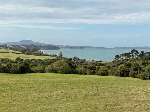 38 Charles Dickens Drive, Mellons Bay