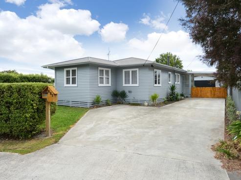 221 Lumsden Place, Akina