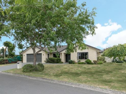 2 Taunton Court, Huntington
