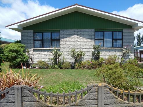 11 Chartwell Drive, Eltham