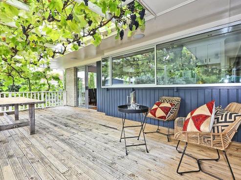 16 Bale Place, Havelock North
