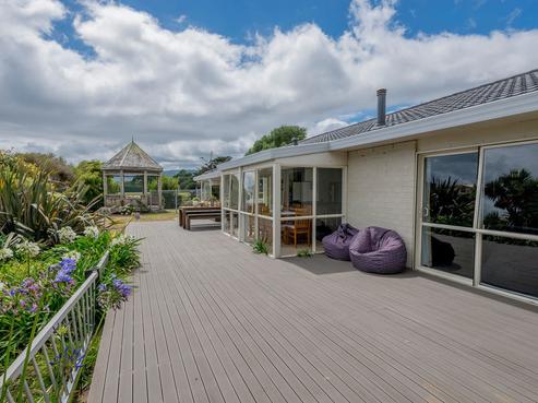 16 Meredith Way, Paraparaumu Beach