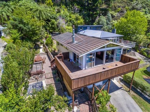 52 Jocelyn Crescent, Pinehaven