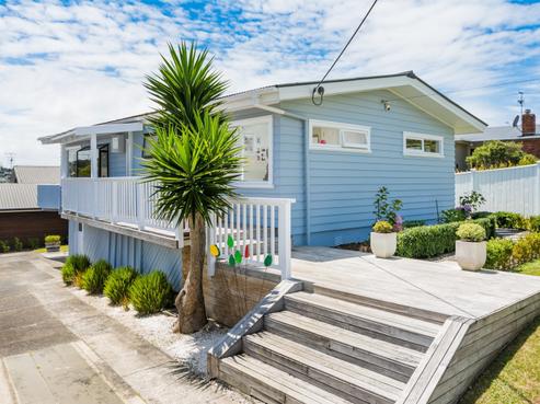 72 Pupuke Road, Hillcrest