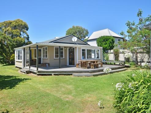 24 Pinedale Crescent, Riversdale Beach