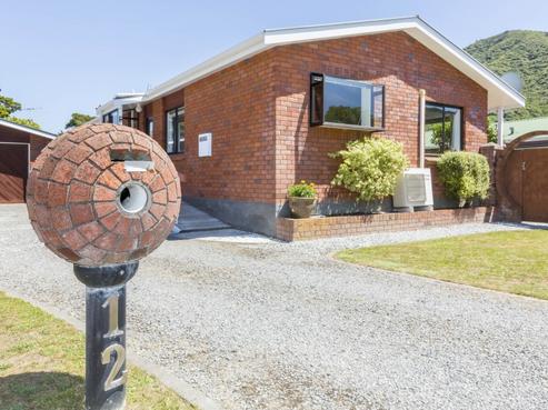 12 Laredo Grove, Totara Park
