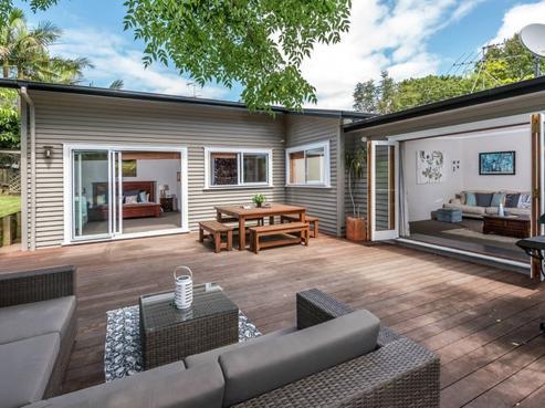 92 Beach Road, Mellons Bay