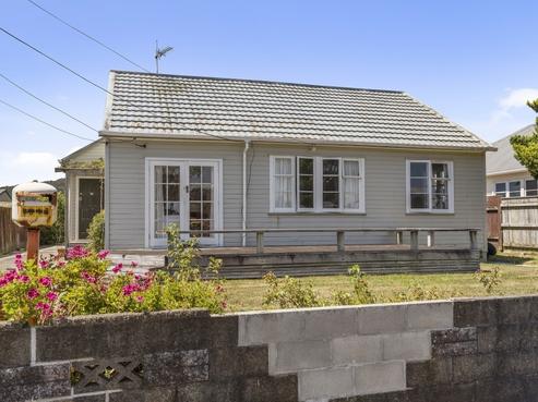 1018 Taita Drive, Taita