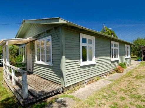 11 Wharf Road, Karamea