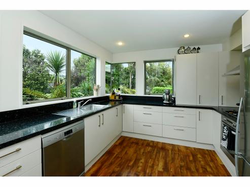 25 Hollybush Drive, Brightwater