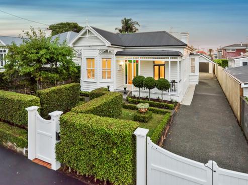 18 Burgess Road, Devonport