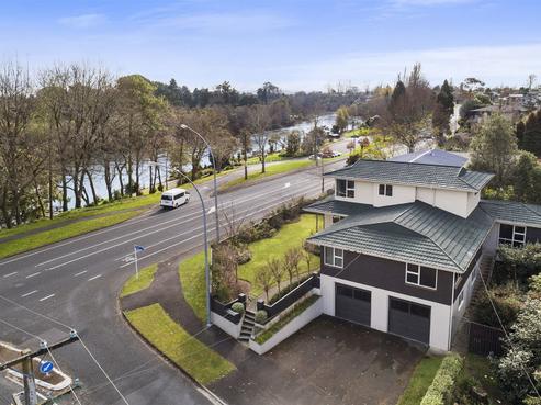 854 River Road, Chartwell