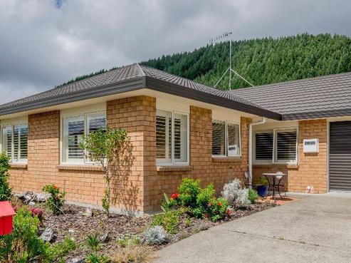 10 Villa Grove, Paraparaumu