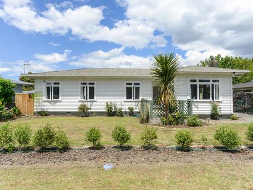 402 Hart Drive, Frimley