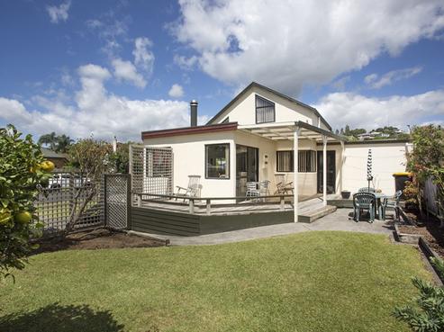 100 Awarua Place, Whangamata
