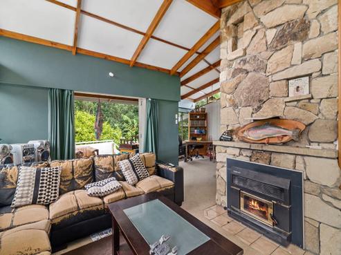 4 Hilden Place, Hilltop