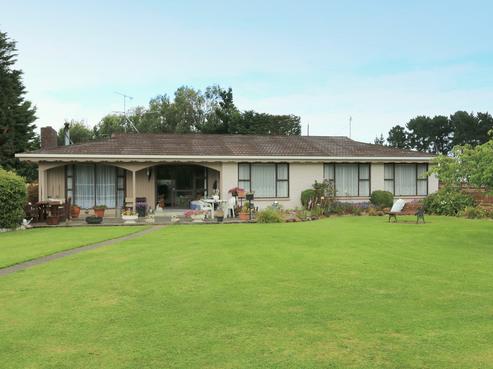 56 Ayresdale Road, Ascot
