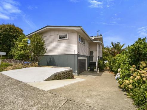 220 Dowse Drive, Maungaraki