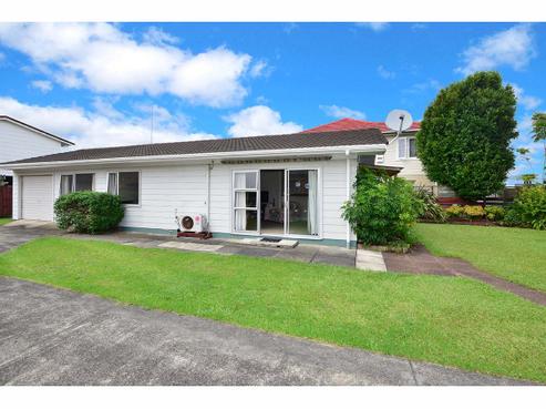 1/163 Centreway Road, Orewa