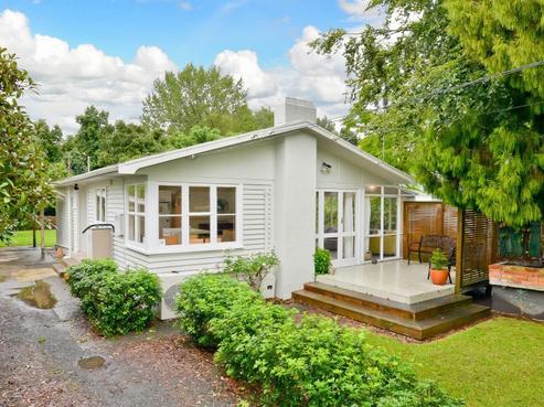 24 Barrie Crescent, Silverdale