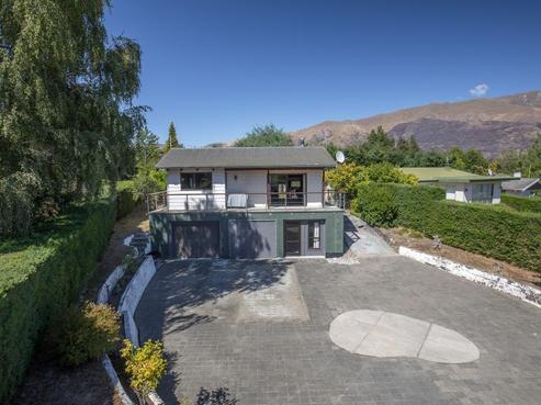 8 Collins Street, Wanaka