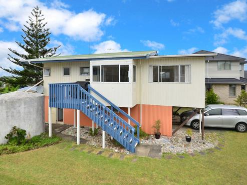 44 Shakespear Road, Army Bay
