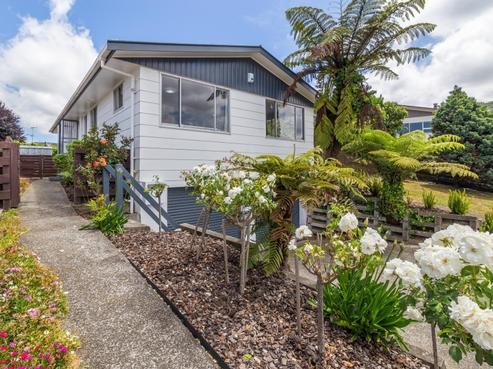5 Omaha Grove, Totara Park