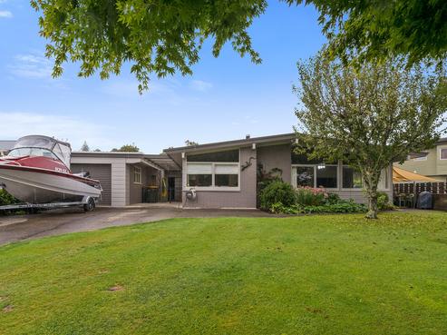13 Cheops Street, Westbrook
