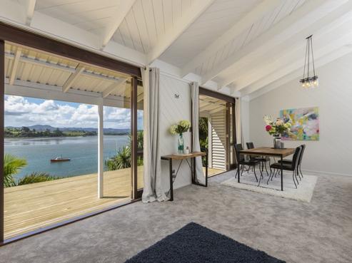 1280 Sandspit Road, Sandspit