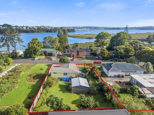 2 Chapman Road, Te Atatu Peninsula