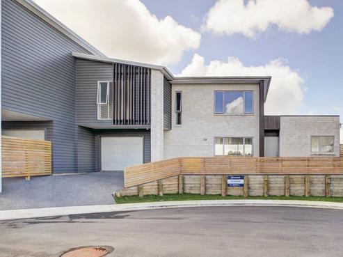 11 Springside Court, Huntington