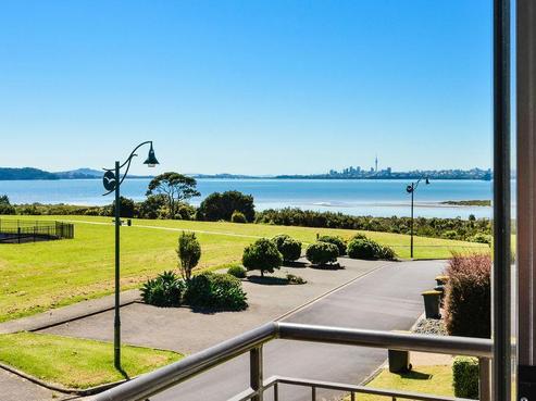 54 Provence Esplanade, Te Atatu Peninsula