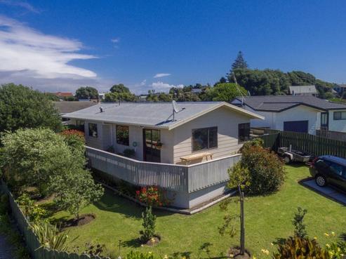 5 Simcox Street, Otaki Beach