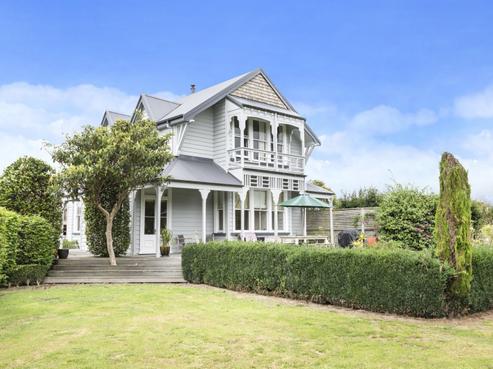 103 Tourist Road, Clevedon