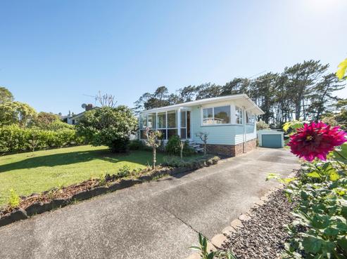 15 Thornlow Street, Glendene