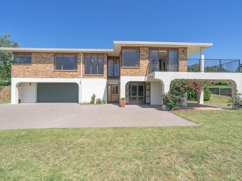 15 Reeves Road, Acacia Bay