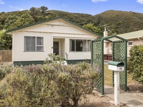77 Wyndrum Avenue, Waterloo