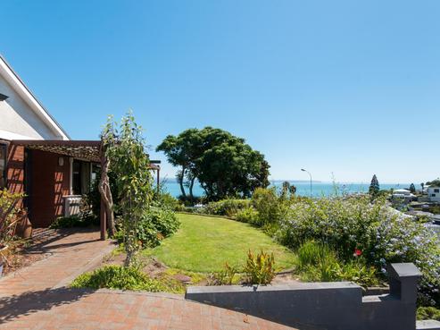 8 Bay View Road, Napier Hill