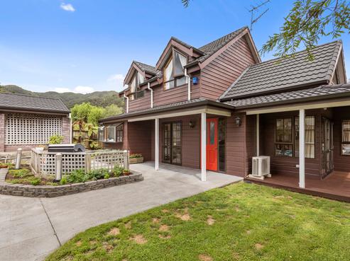 2/98 Horoeka Street, Stokes Valley