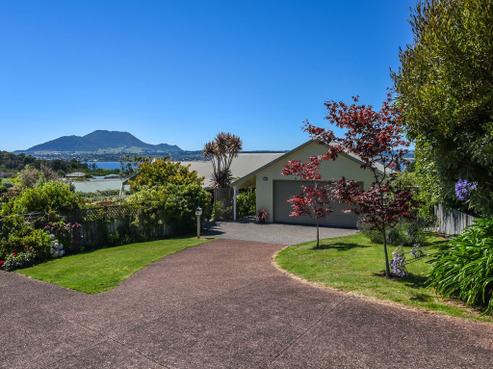 12 Dorothy Drive, Acacia Bay