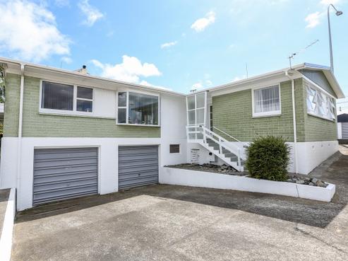 27 Northgate, Strandon