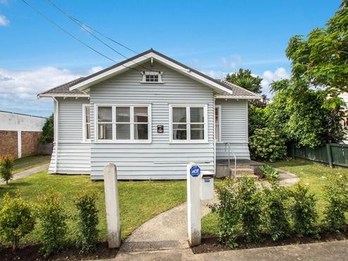 8 Smale Street, Point Chevalier