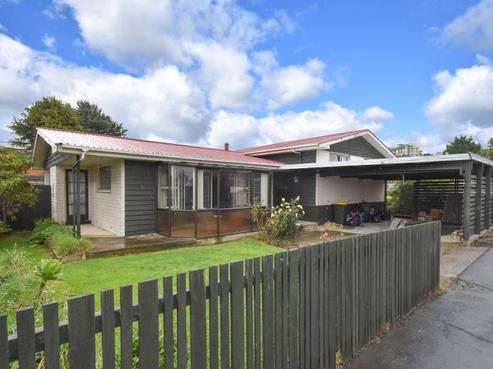 4 Clayton Street, Saint Clair