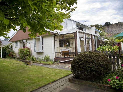 2/37A Main Road, Redcliffs