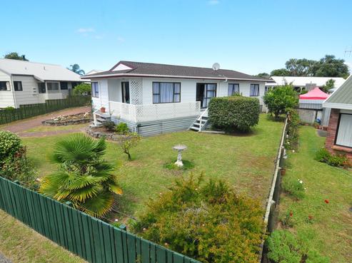 126 Charleston Avenue, Whangamata
