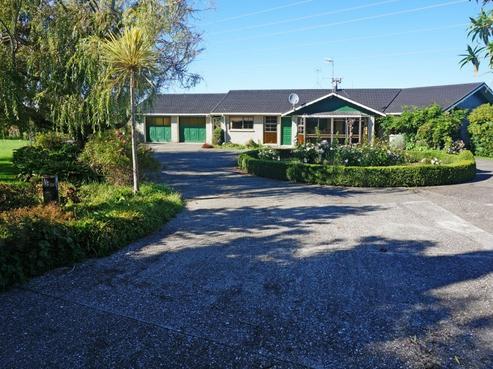 547 Mill Road North, Roslyn Bush