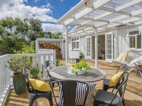 54 Renown Road, Raumati South